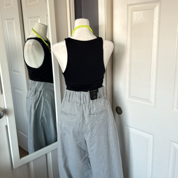 NEW LISTING! Banana Republic Factory grey wide leg pants - Picture 5 of 9